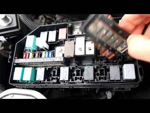 What Happens When You Connect a Car Battery Backwards / In Reverse - Car Won&#039;t Start - Blown Fuse