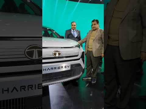 Nitin Gadkari Unveils TATA Harrier EV #shorts #nitingadkari #autoexpo2023 #tataharrierev