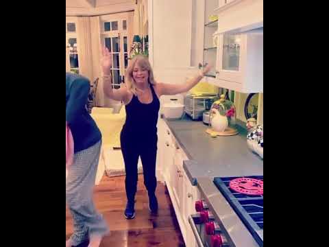 Goldie Hawn Dancing While washing Dishes.