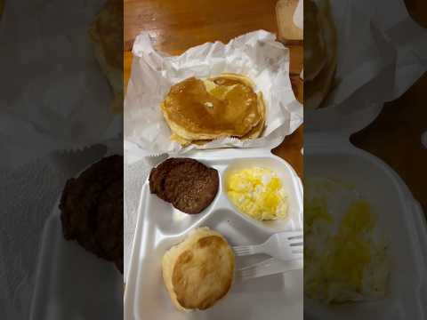 Best PANCAKES on Earth! The Tattooed Traveler visits Silver Sands Cafe in NASHVILLE, TN