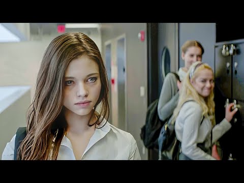 A Weak Girl Sends Her Twin Sister to School to Take Revenge on Those Who Bully Her.