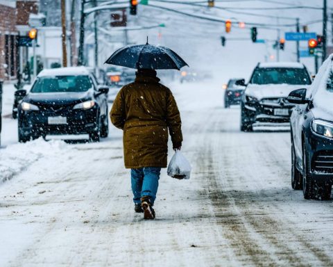 Braving the Blizzard: Surviving Hampton Roads’ Snowstorm Mayhem Braving the Blizzard: Surviving Hampton Roads’ Snowstorm Mayhem